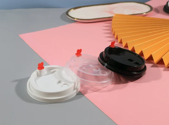 Coperchio per tazza di plastica usa e getta da 90 mm. Coperchio universale per tazza da caffè